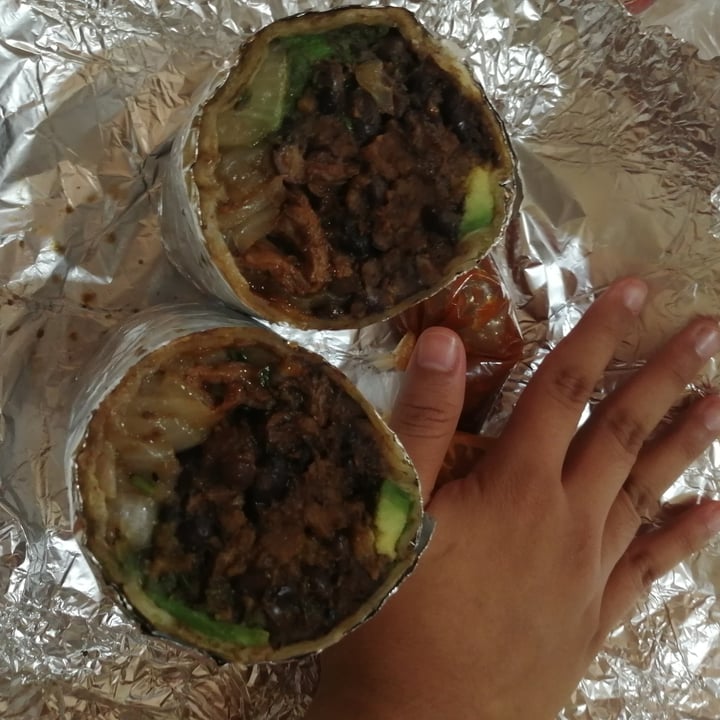 photo of Vegan Eats Burrito gigante shared by @anheloski on  21 Aug 2021 - review