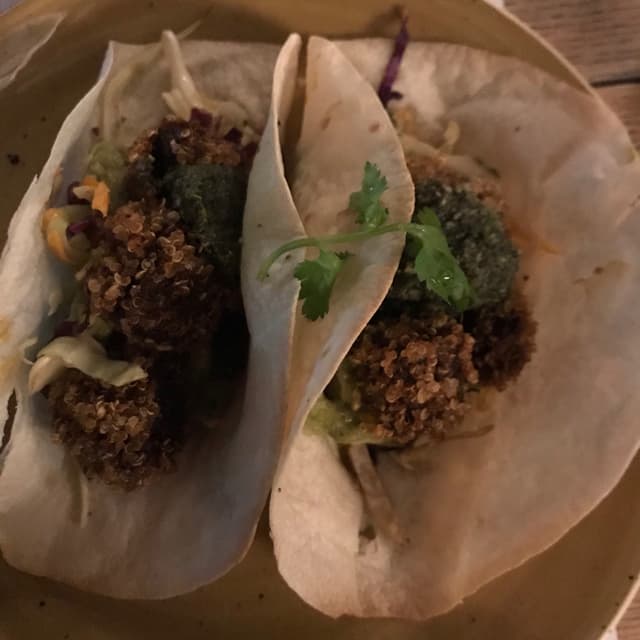 Foto del piatto “Quinoa Crusted Tofu Tacos”