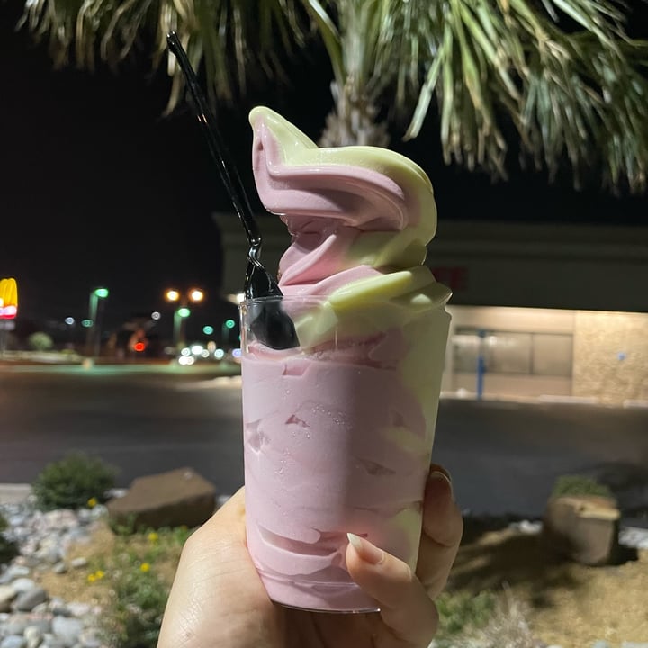 photo of Hawaiian Bros Island Grill Dole Whip Tropical and Strawberry Mixed Swirl shared by @vivalaviolet on  18 Jul 2022 - review