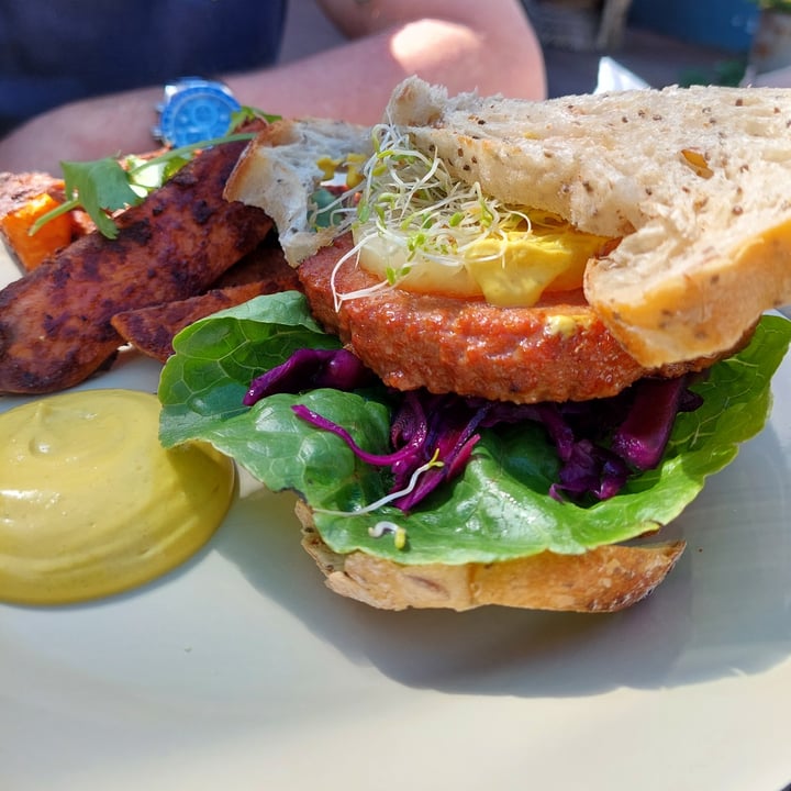 review photo of Spiregården Yogastudio og Café naturelly burguer shared by @mariavinhando on 28 Jul 2022 - review