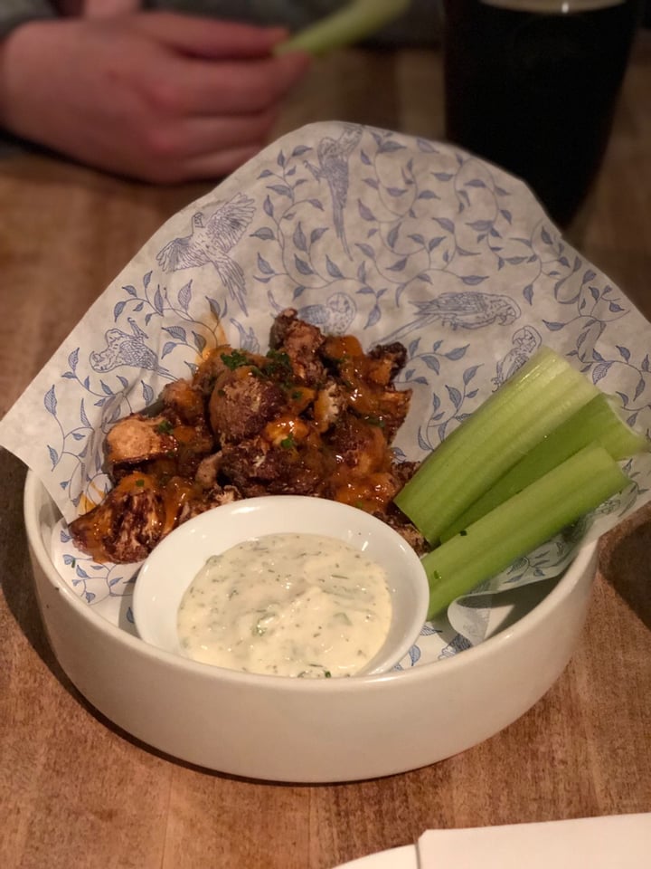 photo of Earls Kitchen + Bar Vegan Buffalo Cauliflower shared by @maggiehertzberg on  11 Feb 2019 - review