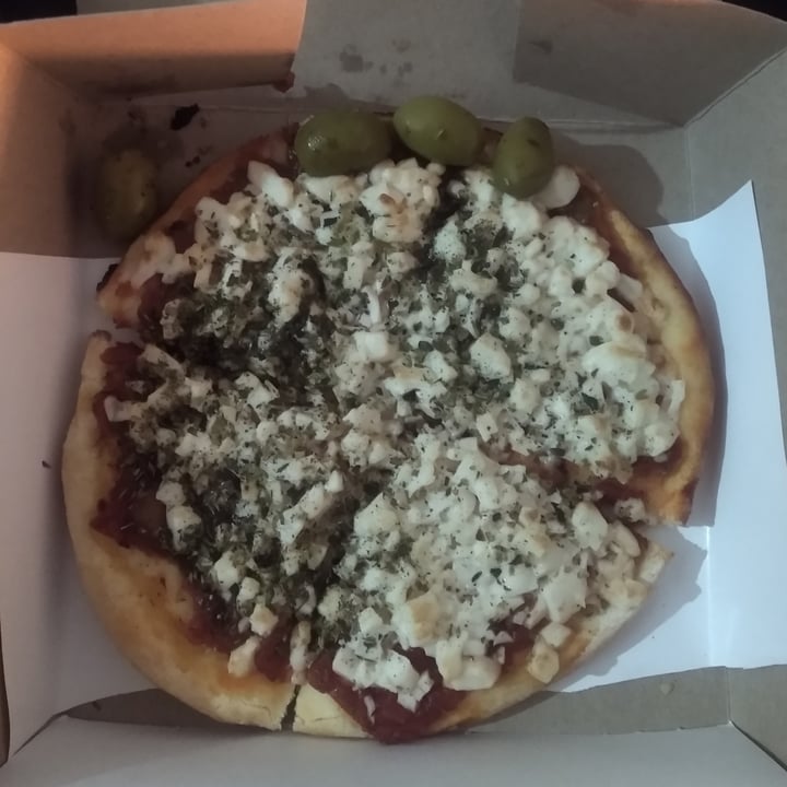photo of Empanadas de 10 Pizza de muzzarela vegana shared by @beluqra on  16 Jun 2022 - review