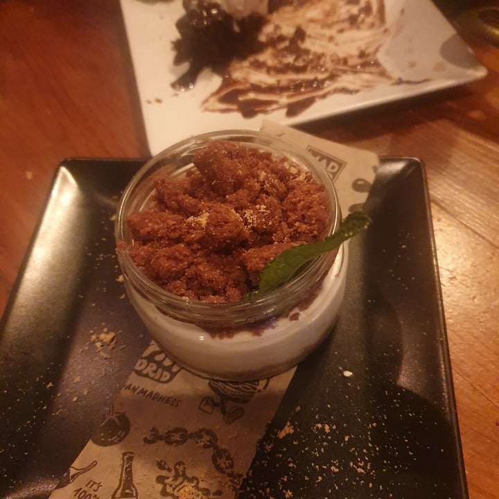 photo of Mad Mad Vegan Cookies & cream shared by @saramateos on  10 Apr 2022 - review