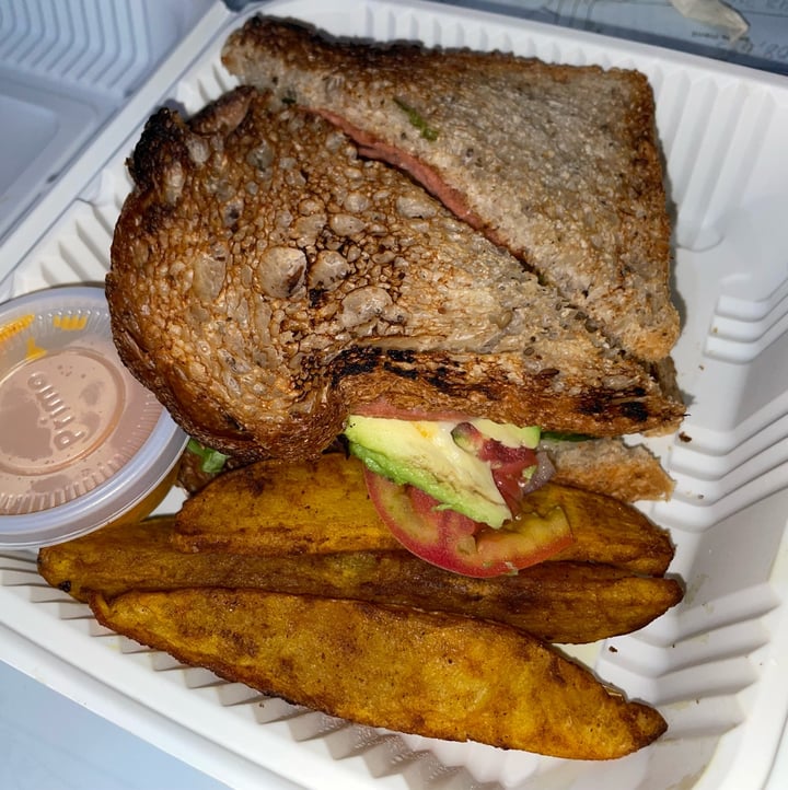 photo of La Raíz De La Tierra Club Sandwich shared by @anaisalazarayala on  26 Nov 2022 - review