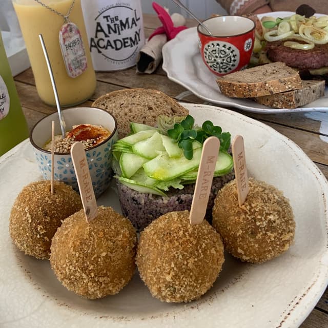 Photo of the dish “Falafel con hummus”