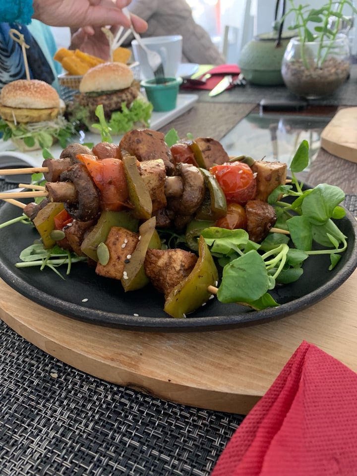 photo of Café Cajú - Bakery & Restaurant - 100% Plant Based - Vegan Brochetas de tofu shared by @monimassaro on  03 Jul 2019 - review