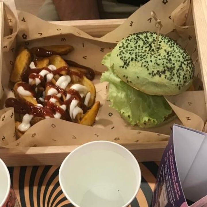 photo of Flower Burger Jungle burger shared by @lauracri on  28 Sep 2022 - review