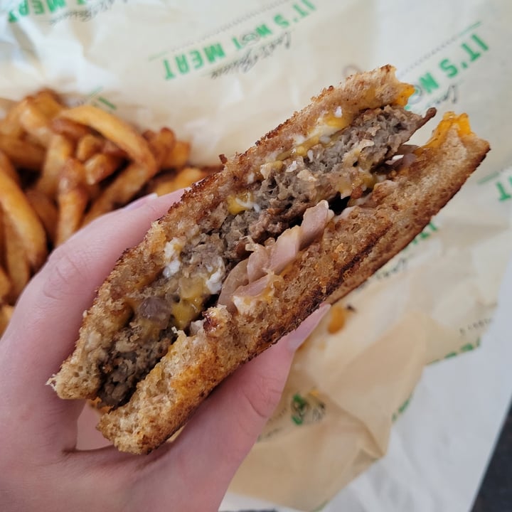 photo of Can't Believe It's Not Meat Old Town Patty Melt shared by @yourfriendjen on  03 Jan 2022 - review