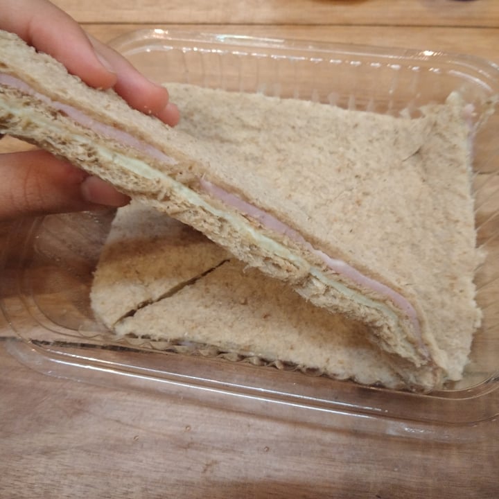 review photo of Futuro Veggie - Coffee & Deli Sandwich De Miga Jamon Y Queso shared by @hansen on 25 Feb 2022 - review