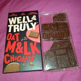 photo of Well & Truly Oat M&lk Chocolate shared by @supersupergirl on  29 Jan 2022 - review