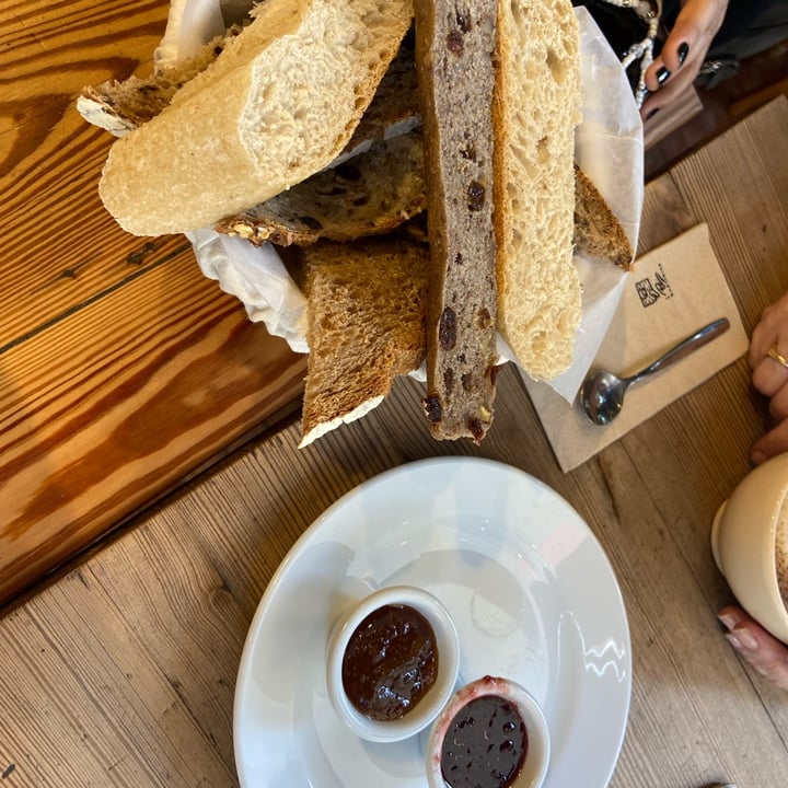 photo of Le Pain Quotidien cesta de pan shared by @notsol on  11 Feb 2022 - review