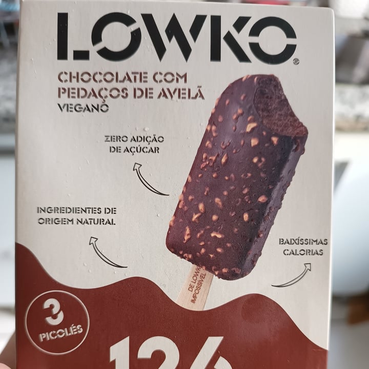 photo of Lowko picolé de chocolate com pedaços de avelã shared by @lucasprimon on  14 Dec 2022 - review