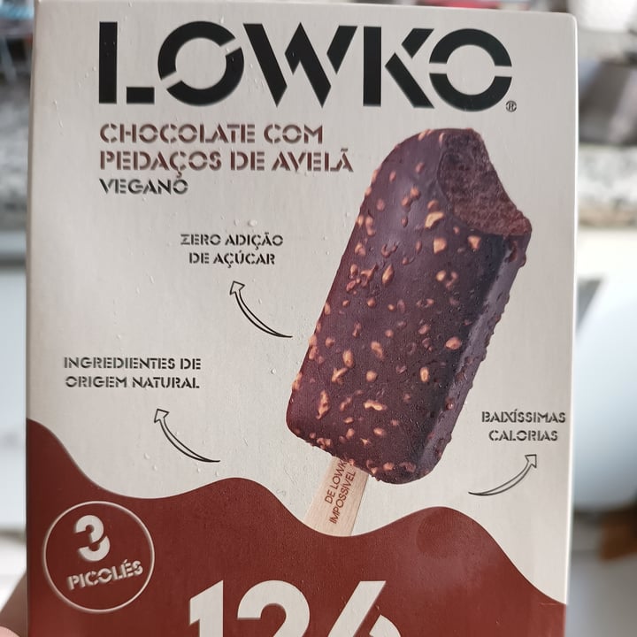 review photo of Lowko picolé de chocolate com pedaços de avelã shared by @lucasprimon on 14 Dec 2022 - review