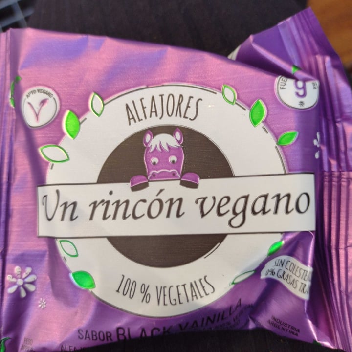 review photo of Un Rincón Vegano Alfajor Black Vainilla shared by @juanavegana on 19 Feb 2021 - review