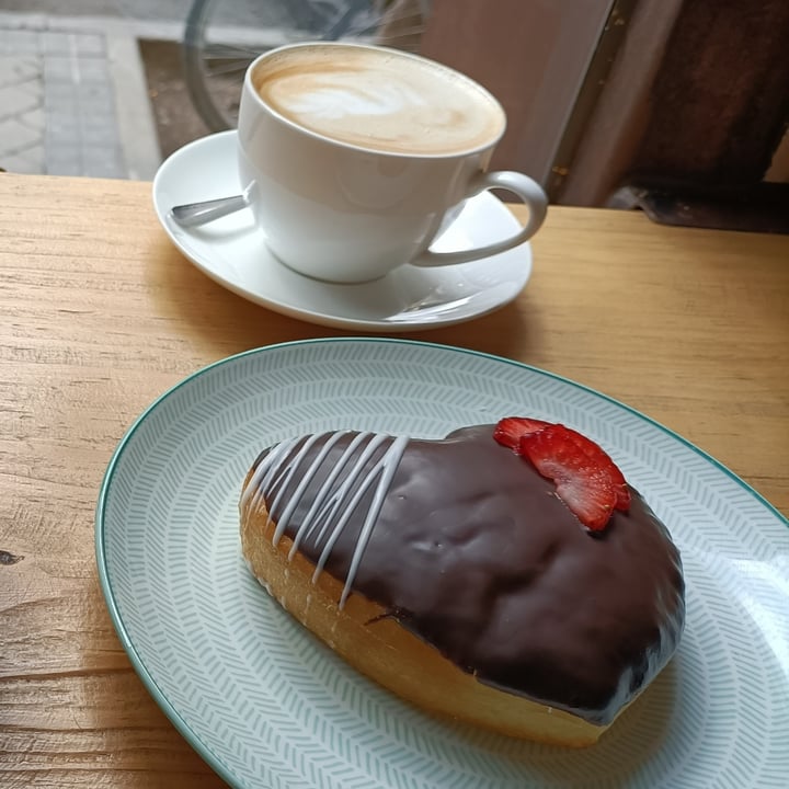 photo of VegAmazing Doughnuts Donut San Valentín shared by @grumpyvegan on  13 Feb 2022 - review