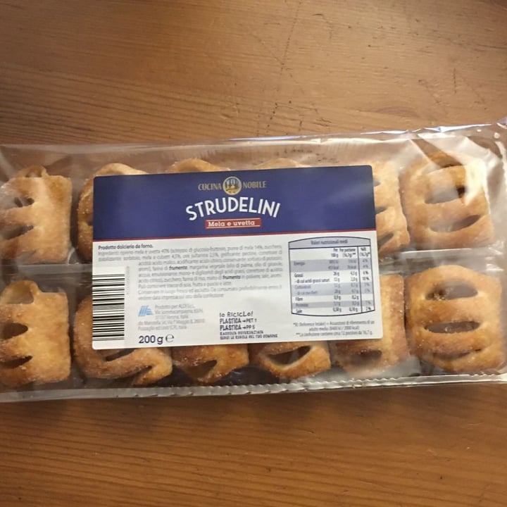 photo of Cucina nobile Strudelini di mela shared by @mary2cos2tor2 on  13 Apr 2022 - review