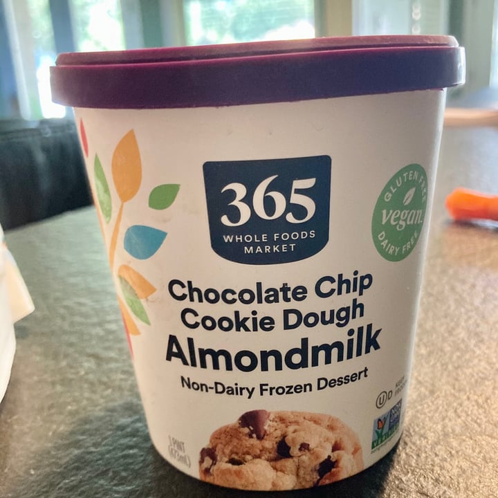 photo of 365 Whole Foods Market Chocolate Chip Cookie Dough Almond Milk Frozen Dessert shared by @uninterestingvegan on  19 Oct 2020 - review