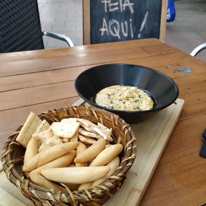 photo of La Fàbrica - Restaurant Cervesa Artesana Capfoguer Hummus con Picatostes shared by @ditovegan on  15 Sep 2021 - review