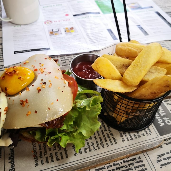 review photo of Vegan Streetfood Deli - Obs Bacon, Egg & Cheez Burger shared by @liezle on 15 Sep 2022 - review