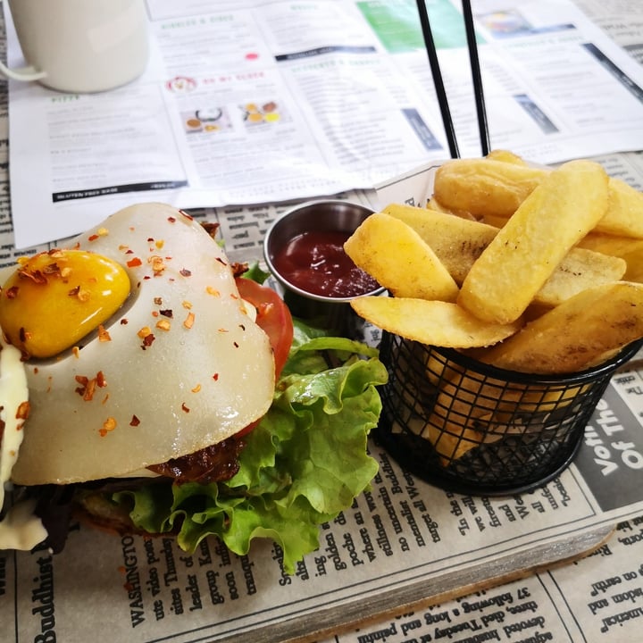 photo of Vegan Streetfood Deli - Obs Bacon, Egg & Cheez Burger shared by @liezle on  15 Sep 2022 - review