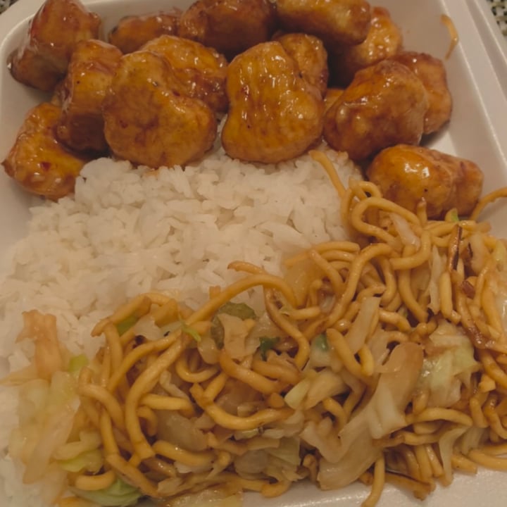review photo of Panda Express Plant-Based Orange Chicken shared by @jujusmeow on 06 Nov 2022 - review