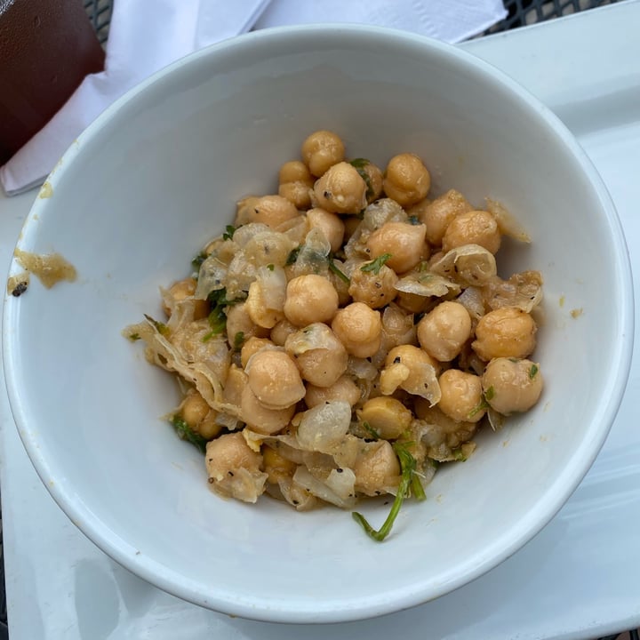 photo of The Vegetable Hunter- Vegan/ Vegetarian Cafe & Boutique Brewery Chickpea Salad shared by @elisethyrum on  28 Jun 2022 - review