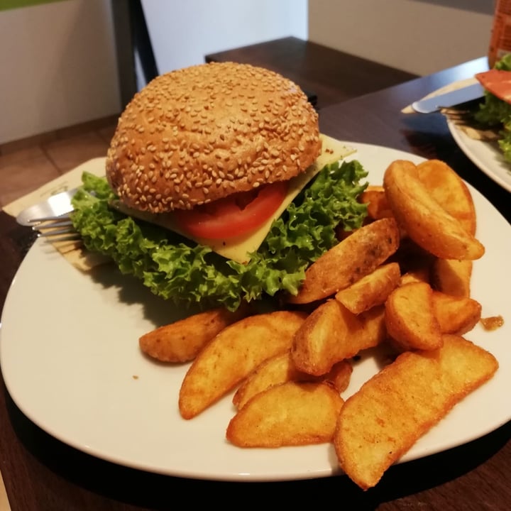 photo of Green Republic Beyond Burger shared by @mareikeks on  12 Sep 2021 - review