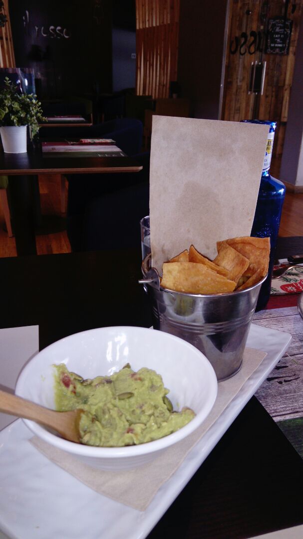 photo of Il Rosso Ontinyent Crostini Con Guacamole shared by @flogisto on  09 Dec 2019 - review