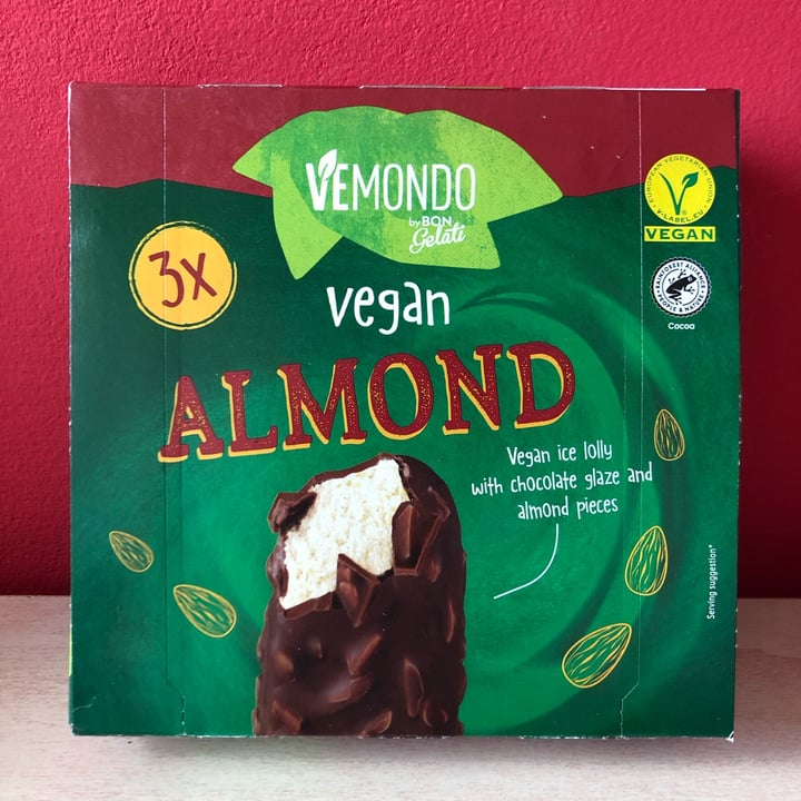 photo of Lidl Vemondo Almond Chocolate Ice Lolly shared by @starvegan on  09 Aug 2022 - review