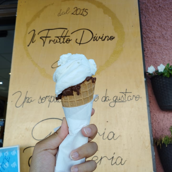 photo of Il Frutto Divino Gelateria Yogurteria Cocco Lima e Cioccolato fondente shared by @sofiat4 on  01 Aug 2022 - review