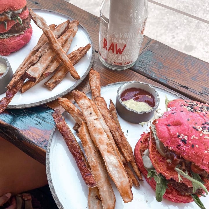 photo of Scheckter's RAW Gourmet Double stack RAW burger shared by @avikigerson on  13 Jan 2022 - review