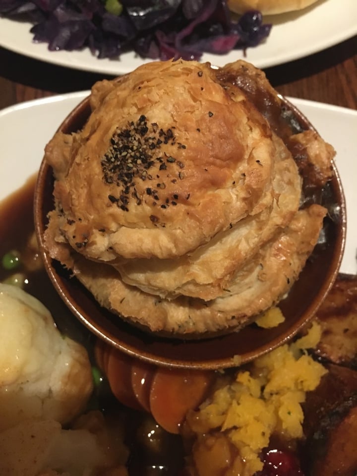 review photo of Toby Carvery Worthing Roast Mushroom & Ale Pie shared by @jazlikesanimals on 28 Jan 2020 - review