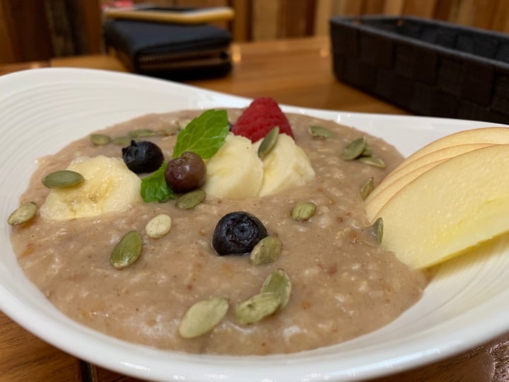 review photo of Wholesome Savour cinnamon oatmeal shared by @iloveplantssomuch on 17 Dec 2019 - review