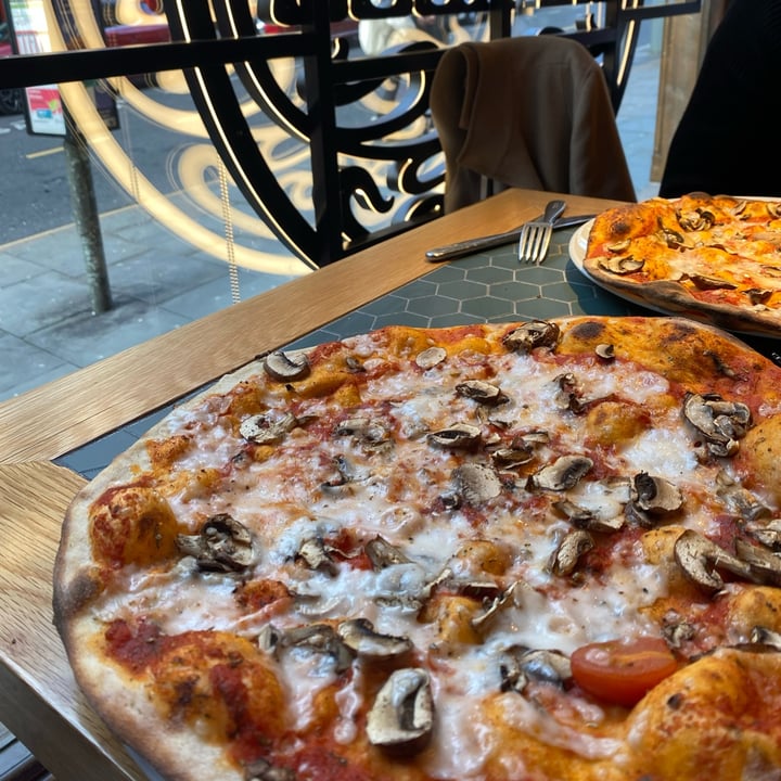 photo of PizzaExpress funghi di bosco pizza shared by @kathylg8 on  20 Nov 2022 - review
