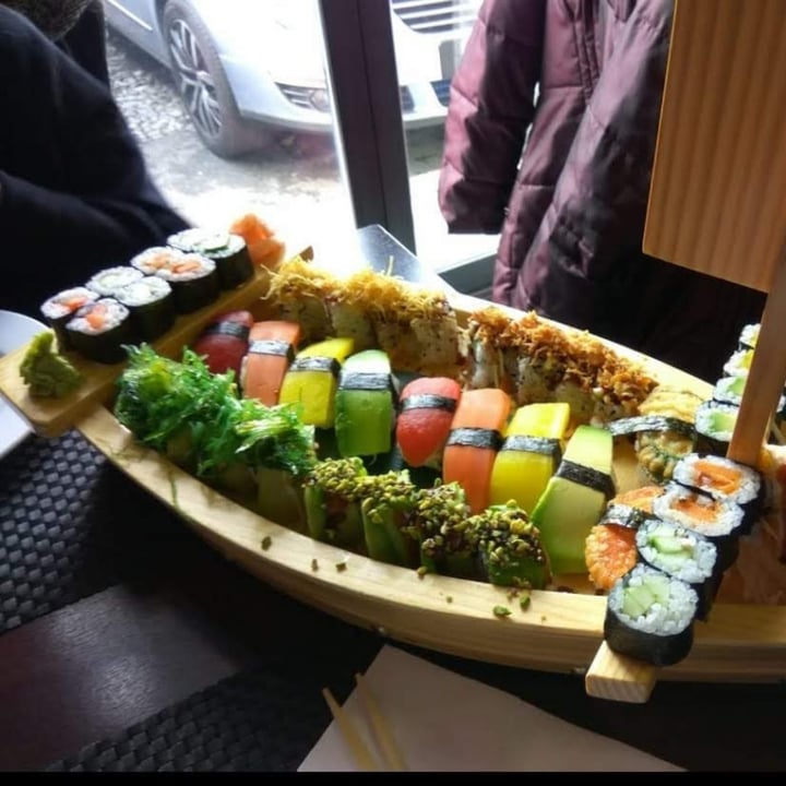 photo of Asia Fusion Sushi Barca mix per 2 persone Vegan shared by @loreveg on  26 May 2021 - review