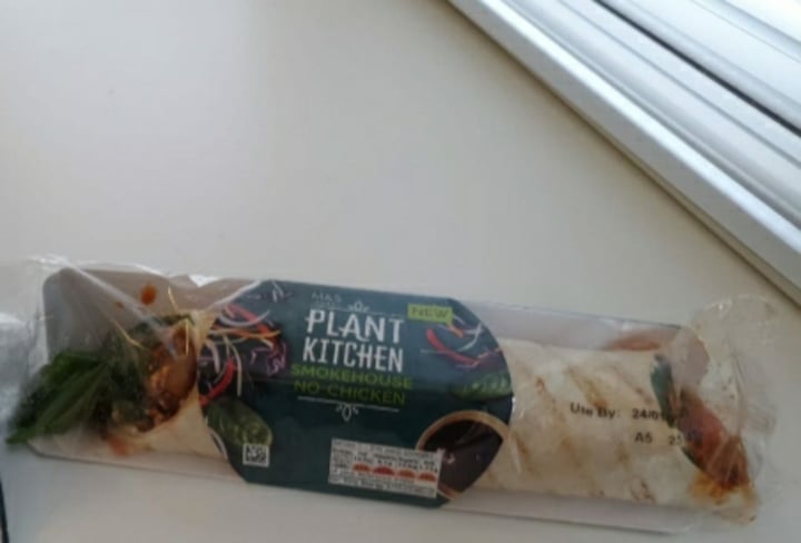 photo of Plant Kitchen (M&S) No Chicken Smokehouse Wrap shared by @charlamywild on  26 Jan 2020 - review