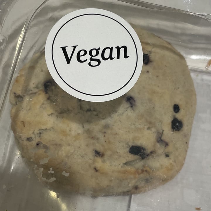photo of Whole Foods bakery Vegan Blueberry Scone shared by @francesfriedland on  04 Oct 2022 - review