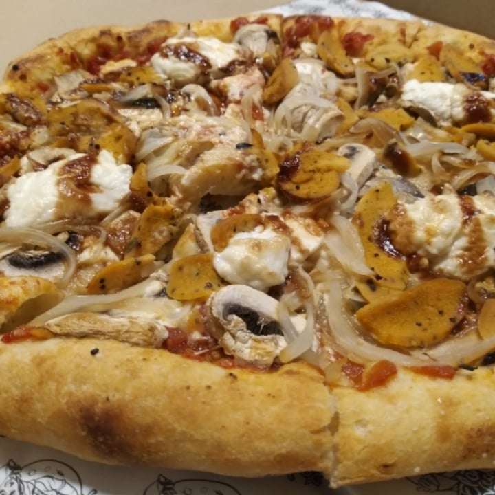 photo of El Chino Vegano Pizza Doble Queso BBQ shared by @marianabea on  30 Mar 2022 - review