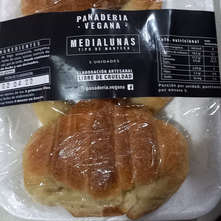 photo of Panadería vegana Medialunas de manteca shared by @carlaal on  04 Apr 2022 - review