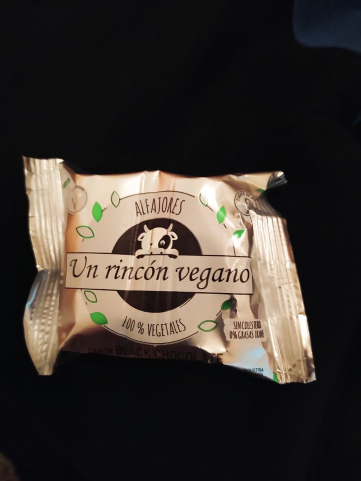 photo of Un Rincón Vegano Alfajor Chocolate shared by @juchambon on  18 Apr 2020 - review