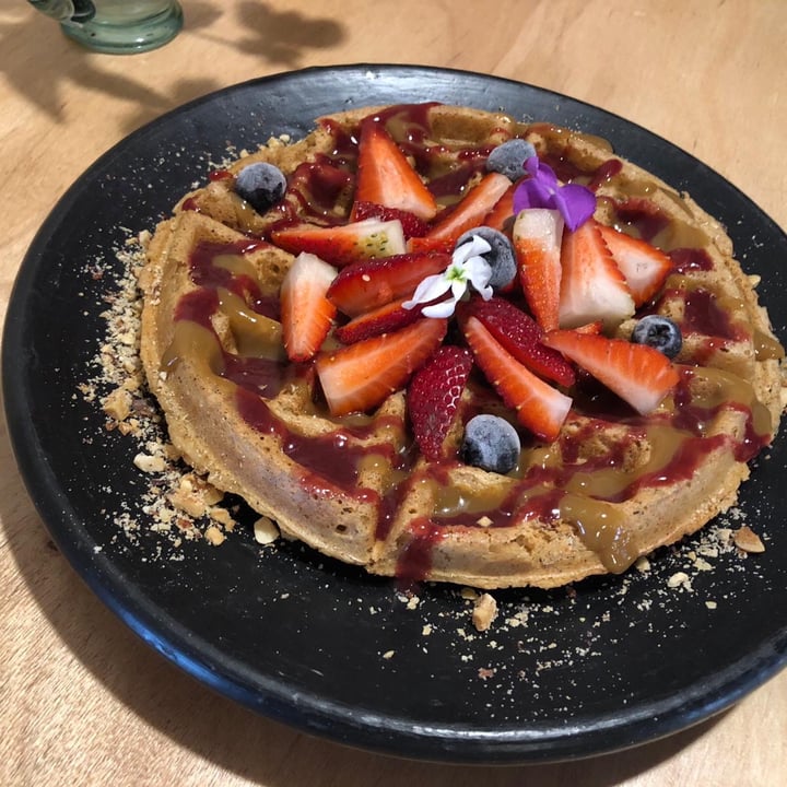 photo of Zatua Miski Waffle de avena ( fresas y blueberry ) shared by @ivanjimenes on  05 Jul 2020 - review