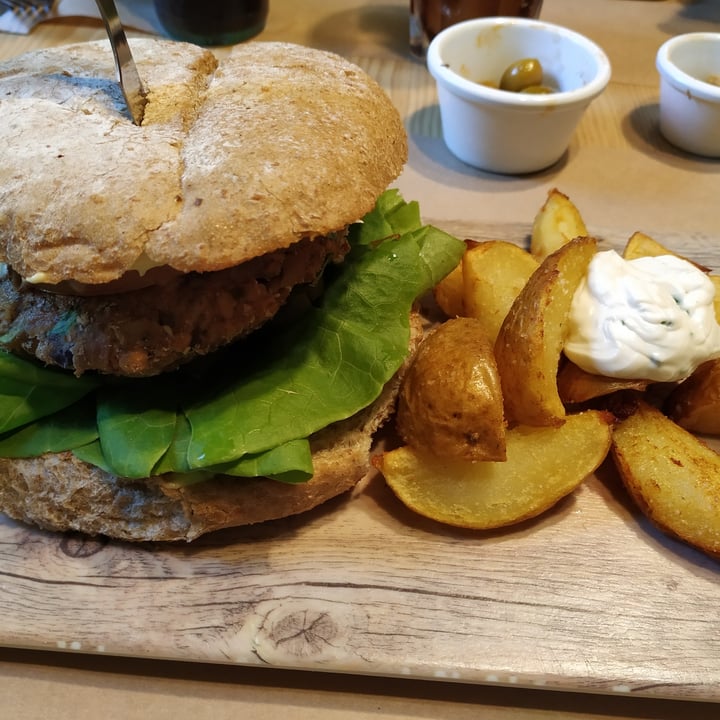 photo of Viva Burger Burger Queen shared by @runa on  27 Sep 2020 - review
