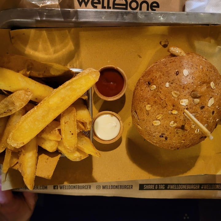 photo of Welldone Future farm burger shared by @sarafrighi on  08 Apr 2022 - review