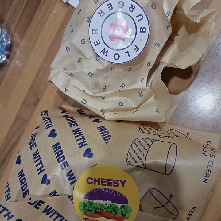 photo of Flower Burger Cheesy Cecio shared by @rosita01 on  10 Mar 2022 - review