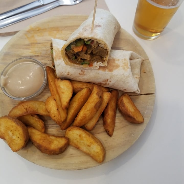 review photo of La Oveja Negra taberna vegana. Burrito De Seitán Y Verduras shared by @nataliaaltor on 08 Apr 2022 - review