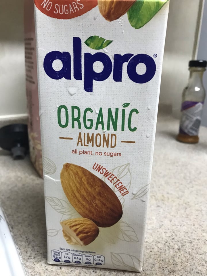 photo of Alpro Unsweetened Almond Milk Roasted shared by @vegasauras on  07 Apr 2020 - review