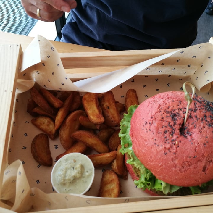 photo of Flower Burger Flower burger shared by @martaiak on  27 Nov 2021 - review