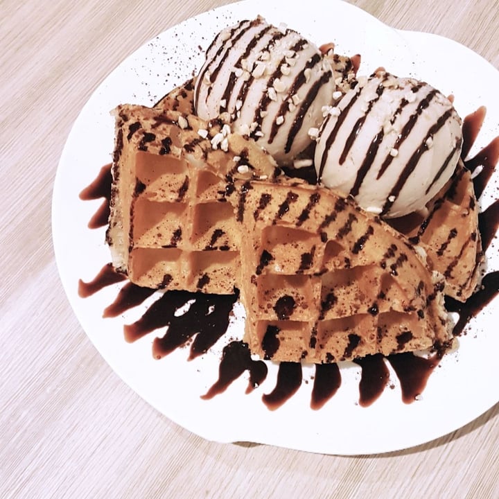 photo of WS Deli Experience Store Waffle and 2 flavored snowballs shared by @plantsandthanku on  23 Jun 2019 - review