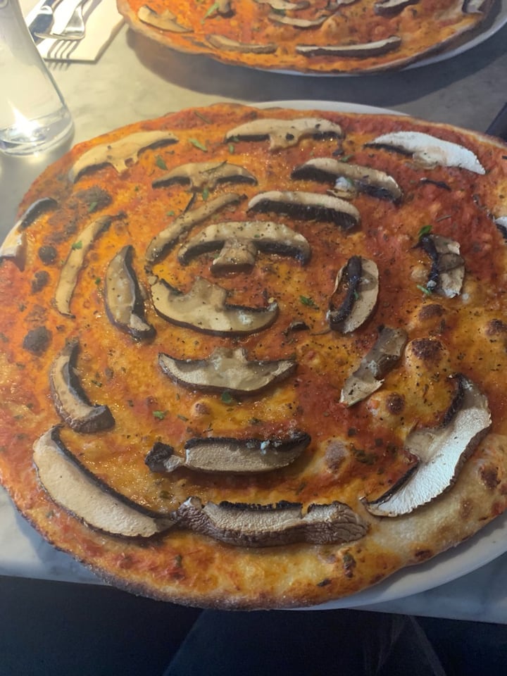 photo of Pizza Express Vegan Funghi di Bosco shared by @amealzz on  24 Aug 2019 - review