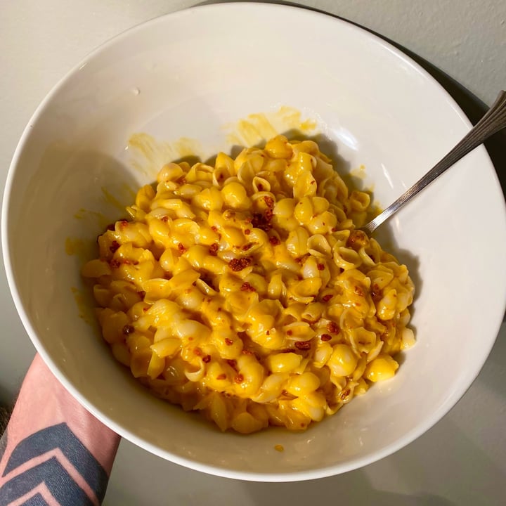 photo of Daiya Bacon and Cheddar Deluxe Cheezy Mac shared by @timvegmalone on  20 May 2022 - review